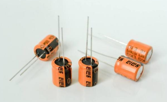 「NIPPON CHEMI-CON」電解電容極性接錯會爆炸，如何避免？